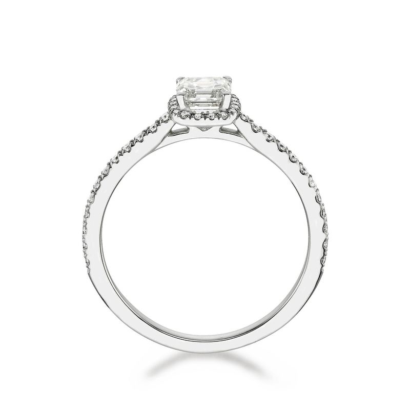 Hvittgull rosettring med cushion-cut diamant