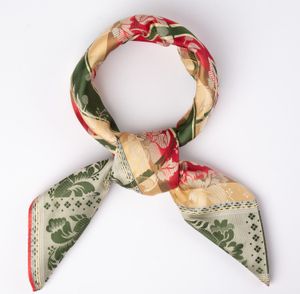 Hovedbilde Gabriella silkeskjerf - Gr&oslash;nn, r&oslash;d & beige 