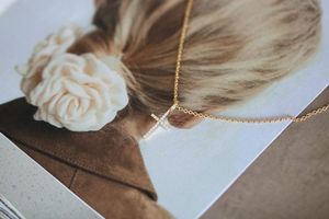 Hovedbilde Symbols Kors Diamant Anheng - 18kt Gult Gull